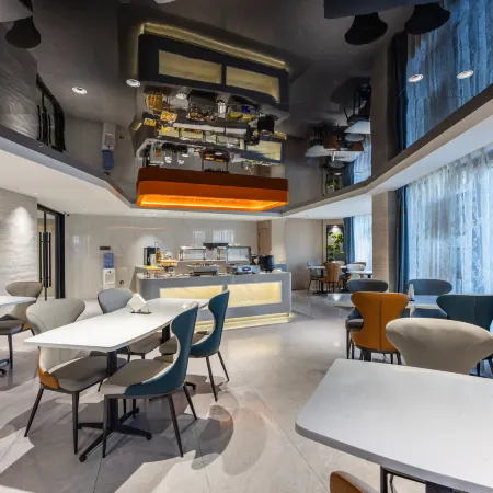 Yunfei Hotel (Danyang Babaiban Chenghe Road)