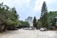Vienna International Hotel (Liuzhou High-speed Railway Station Liunan Wanda Plaza) - parking