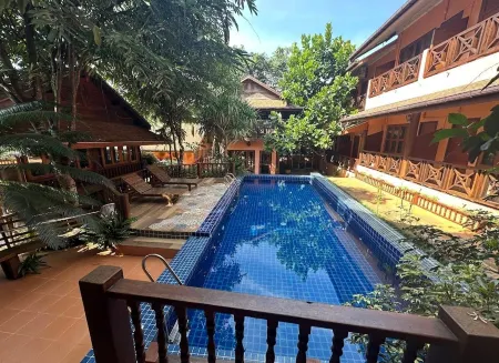 Baan Yung Hill Resort Отели рядом с достопримечательностью «Mea Fah Luang University»