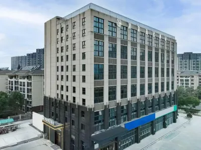Qingmu Platinum Hotel (Nanjing di xiu Road Greenland Huamao Commercial Plaza) Отели рядом с достопримечательностью «Цзянчуньский торговый центр»