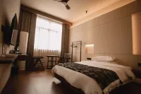 Yun She Designer Minimalist Family Vacation Homestay (Border Town Tea Cave Scenic Area Branch)