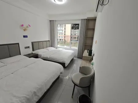 Zhenxiong Ruixin Hotel Отели рядом с достопримечательностью «Chishuiyuan Square»