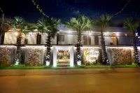 Central Corner Suite