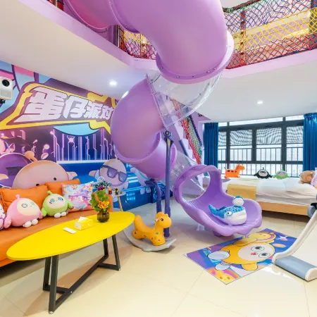 CHILDHOOD HOMESTAY Отели рядом с достопримечательностью «Панью»