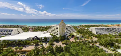 The Pyramid Cancun by Oasis - Gourmet Premium All Inclusive - balcón