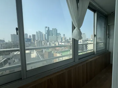 K Wave Guesthouse Only Female in Hongdae 2 Отели рядом с достопримечательностью «Художественный музей Кёмджэ Чон Сона»