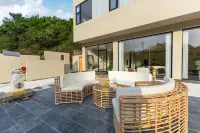 Tingshan Jiaoxia · Homestay: A Designer Riverside Mountain-View Retrea