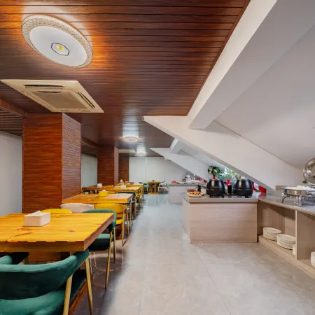 Teddy Hotel (Yiwu International Trade City Santing Road Night Market Street Branch)