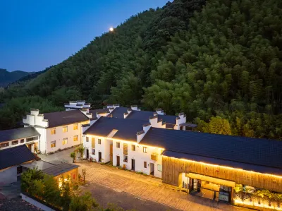 Guyu Mingyuan Hotels near Qinglong Shuanghe Drifting
