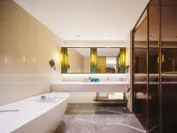 Quzhou Grand Garden International Hotel (Sanqu Road Branch) Hotel a Water Pavilion Gate/Kong's Temple