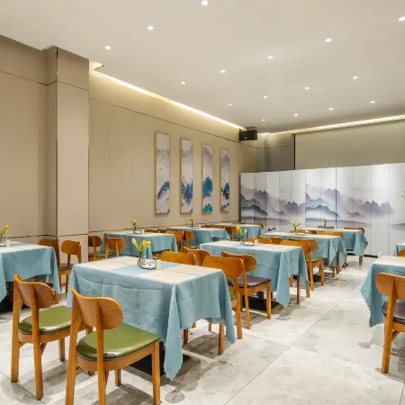Shangfu Qingju Hotel (Maoming High Speed Railway Station Dongxin Times Square)