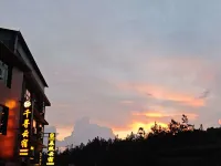 Qianxun Yunsu Homestay (Qianhu Miao Village West Gate Tourist Service Center) - 2 ดาว