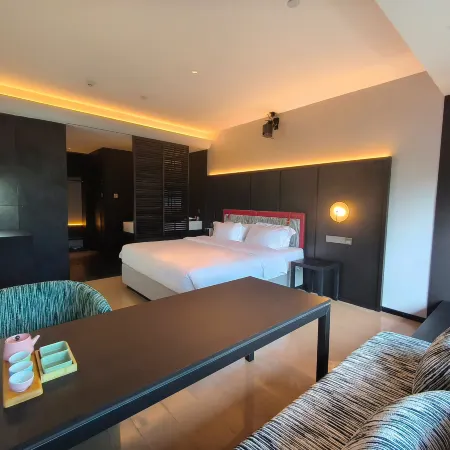 Ziyang Yujian Muzi Hotel (Municipal Government)
