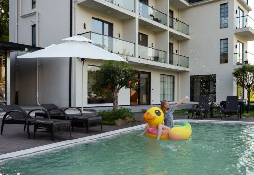 麦田MALT | 溯溪?上房揭瓦?星空泳池度假美宿（天目山漂流店）外景图