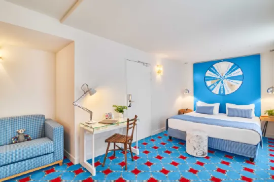 โรงแรมโจ๊ก - แอสโทเทล โรงแรมในปารีส