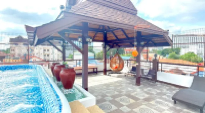 塔佩村 RARE EARTH Tribal Art附近的飯店