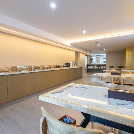 Huafei Hotel (Guiyang Longdongbao International Airport Sasseur Outlets)