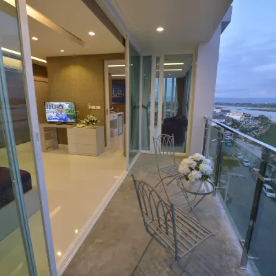 Phuglong Hotel Hotels near Phayao Lake