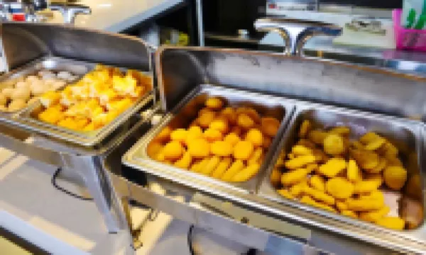 โรงแรมเอลอง เอตัง (สถานีรถไฟใต้ดินเหรินเหอ สนามบินไป่ยัน กว่างโจว)