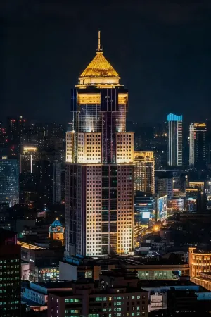 Radisson RED Wuhan Jianghan Road Pedestrian Street Riverside Отели рядом с достопримечательностью «Qingchuan Pavilion Park»