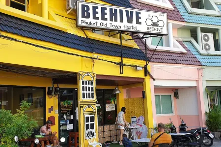 Beehive Phuket Old Town Hostel Отели рядом с достопримечательностью «Jian wanich pier»