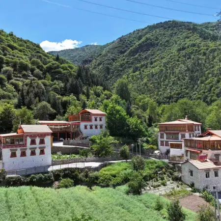 Aba Prefecture Barkam Jiarong Yaqin Homestay