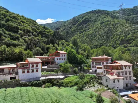 Aba Prefecture Barkam Jiarong Yaqin Homestay