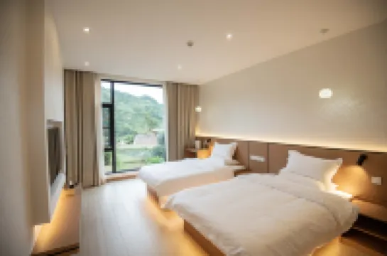 Weishan Fengchuan Tower Wenquan Chinese Inn (Weibaoshan Scenic Area)