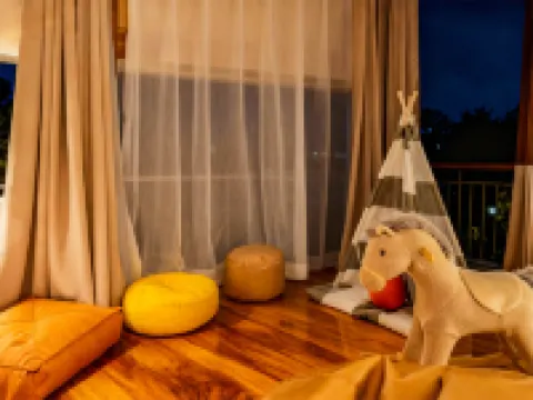 Lis Amman Holiday Villa Seaview Pool Estate Hotel (Erhai Airport Branch)