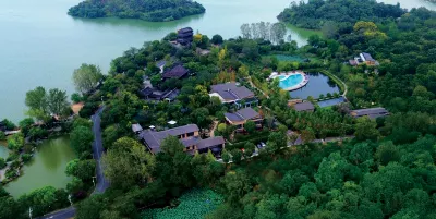 BALING-YongHu Manor Hotels near Sheng'an Temple