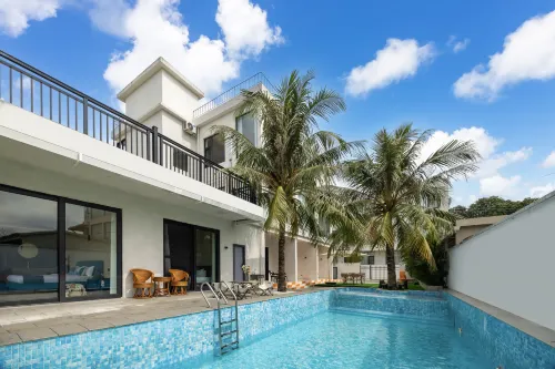 壱拾弐民宿 万寧（万寧神州駅）