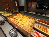 Chonpines Hotel (Daqing West Railway Station Wanda Plaza Branch) - فطور
