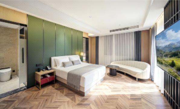 Green  season  hotel