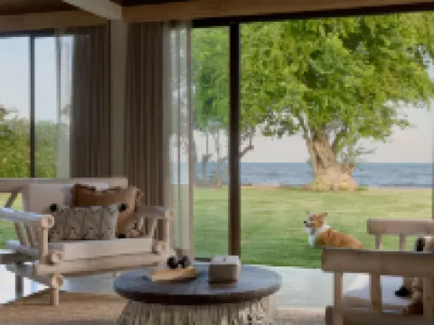 Mola-Mola Beachfront Villa by Yudee Assets โรงแรมในอำเภอ ท่ายาง