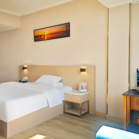Yaxin E-Sports Hotel (Yulin Jincheng Center)