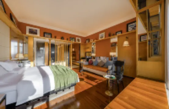 Songzan Linli Xueshan Hupo Jingguan Hotel (Shangri-La Ganden Sumtseling Monastery Scenic Area)