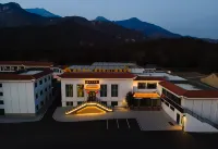 Tai'an General Fenghua Resort Center (Tianwai Village Red Gate Scenic Area) - 4 estrellas