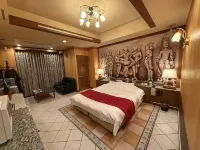 HOTEL MAYFAIR (Adults Only)