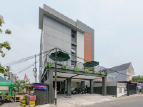 Urbanview Greenville Jakarta Hotels near Lapangan Sepakbola Rajawali Intercon