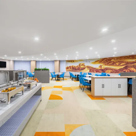 UP Huayi Smart Travel Hotel