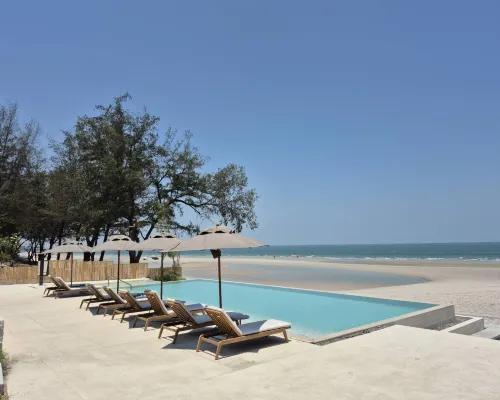 Riva Hua Hin Отели рядом с достопримечательностью «Статуя Будды»