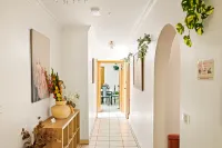 Cozy Rooms – Quiet Street, Close to Shops & Transit - Parking