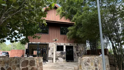 Sun & Roots Lodge Restaurant and Bar