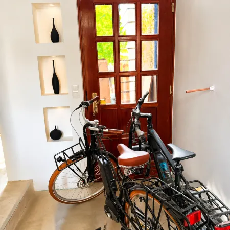 Velmora Boutique Suites: Design und 2 e-bikes