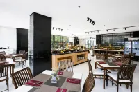 Metro Park View Hotel Kota Lama Semarang - Frühstück