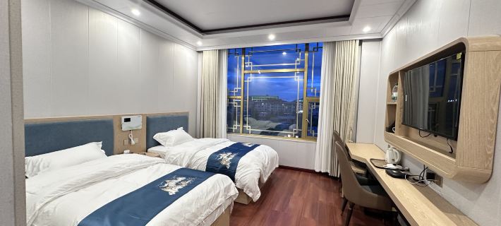 Litang Shanyunzhiyu Grand Hotel โรงแรมในหลี่ถัง