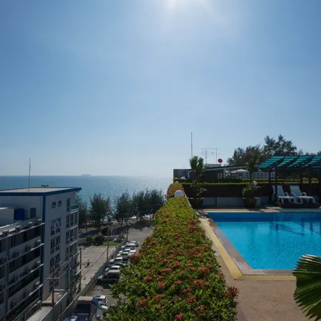Mae Phim Beachside 1BR Condo Sleeps 3 With Rooftop Pool