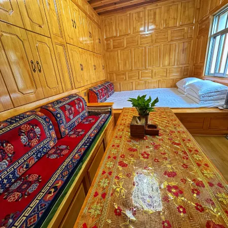 Hezuo Ruishan Homestay