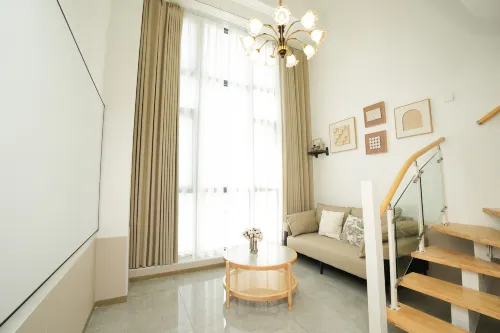 Yueyin Qiju Homestay (Suizhou Railway Station) - โรแมนติก