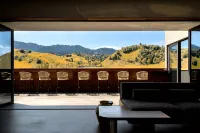 Trip.com Group Country Retreats (Nalati Spruce Hidden Lodge Joint Resort) - bar